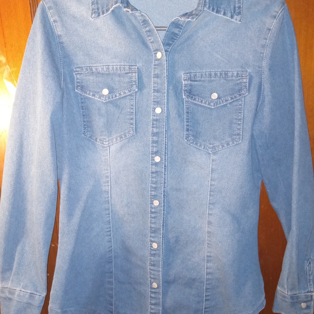 Women's/Jr's. Jean button up